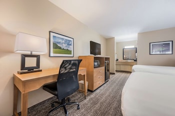 Standard Room, 2 Double Beds, Non Smoking, Refrigerator & Microwave
