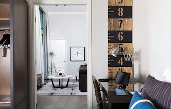 Suite (Skyline Waterfront Penthouse)