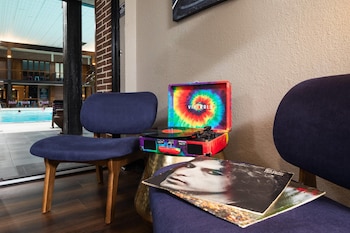 Standard Room, 2 Queen Beds, Non Smoking, Patio (Courtyard View)