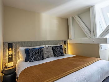 Suite, 1 Queen Bed