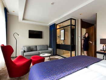 Deluxe Twin Room, 2 Twin Beds (Darcy Square view)