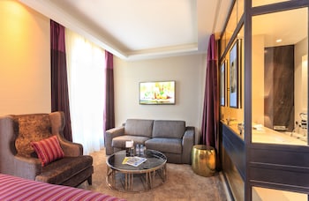 Deluxe Room, 1 King Bed (Darcy Square view)
