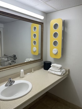 Room, 1 King Bed, Accessible, Non Smoking (Mobility, Roll-In Shower)