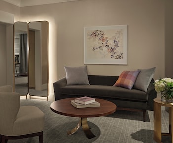 Studio Suite (Roll-in shower)