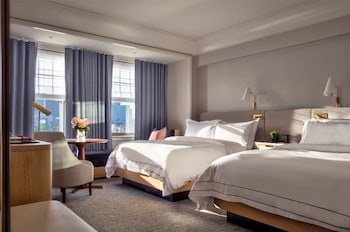 Room, 2 Queen Beds, Accessible (Roll-in shower)
