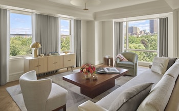 Presidential Suite, Corner (House)