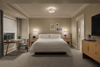 Studio Suite (Roll-in shower)