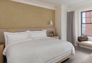 Classic Suite (with Roll-In Shower)