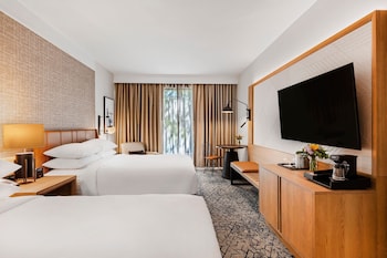 Club Room, 2 Queen Beds