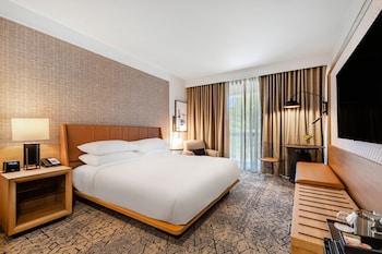 Club Room, 1 King Bed, Balcony