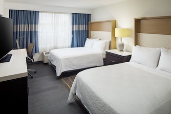 Standard Room, 2 Double Beds, Accessible (Accessible Tub)