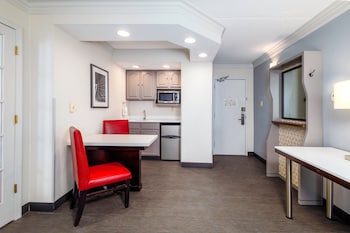 Suite, 1 King Bed, Accessible (Mobility, Accessible Tub)
