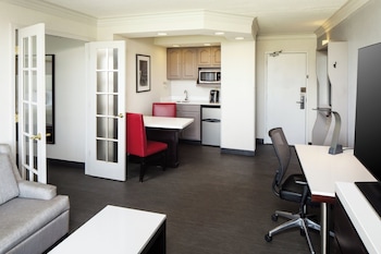 Suite, 1 King Bed, Accessible (Mobility, Accessible Tub)