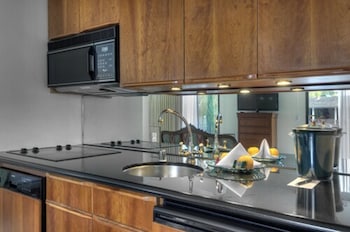 Suite, 1 King Bed, Kitchen