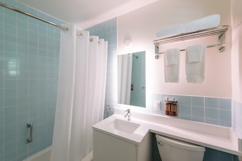 Room, 2 Double Beds, Poolside