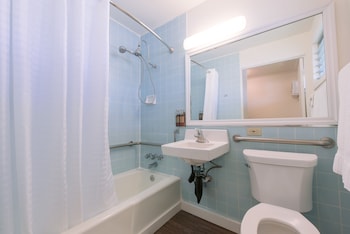 Room, 2 Double Beds, Accessible, Poolside