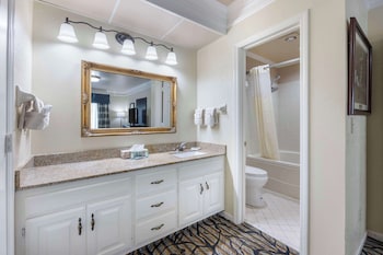 Suite, 1 King Bed, Non Smoking, Kitchenette