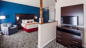 Suite, 1 King Bed, Non Smoking, Refrigerator & Microwave (with Sofabed)