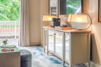 Signature Suite