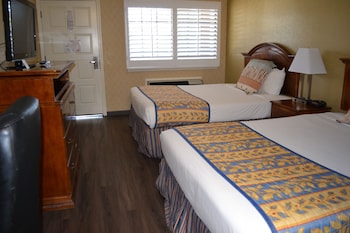 Room, 2 Queen Beds, Non Smoking