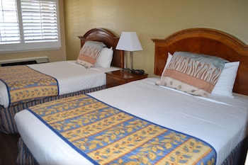 Room, 2 Queen Beds, Non Smoking