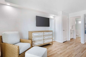 Standard Room, 2 Double Beds, Non Smoking, Balcony (Larger Room;Gulf View)