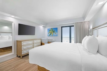Standard Room, 1 King Bed, Non Smoking, Balcony (Gulf View)