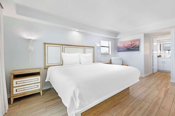 Suite, Multiple Beds, Non Smoking, Balcony (with Sofabed;Gulf View)
