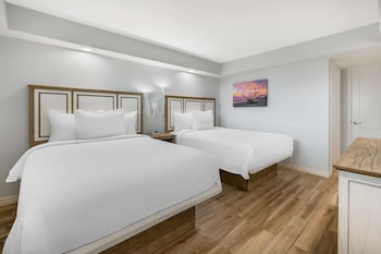 Suite, 2 Double Beds, Kitchen, Poolside (with Sofabed, Ground Floor)