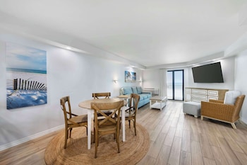 Suite, Multiple Beds, Non Smoking, Balcony (with Sofabed;Gulf View)