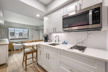 Suite, 2 Double Beds, Kitchen, Poolside (with Sofabed, Ground Floor)