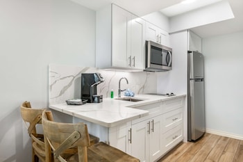Standard Room, 1 King Bed, Kitchen, Poolside (Ground Floor)