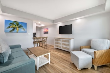 Suite, 2 Double Beds, Kitchen, Poolside (with Sofabed, Ground Floor)