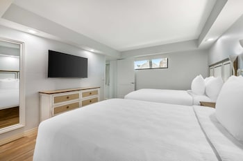 Suite, 2 Double Beds, Kitchen, Oceanfront (with Sofabed)