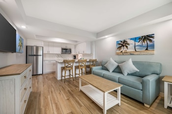 Suite, 2 Double Beds, Kitchen, Poolside (with Sofabed, Ground Floor)