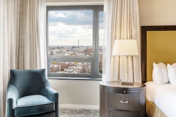 Superior Room, 1 King Bed, Corner