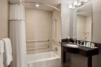 Room, 1 King Bed, Accessible, Bathtub (Mobility & Hearing)