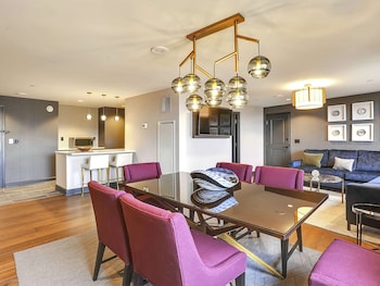 Suite, 1 King Bed