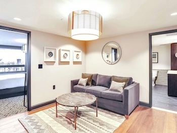 Suite, 1 King Bed