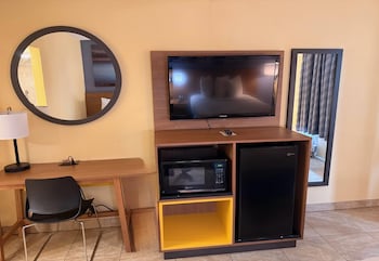 Room, 1 Double Bed, Non Smoking (Tub with Grab Bars)