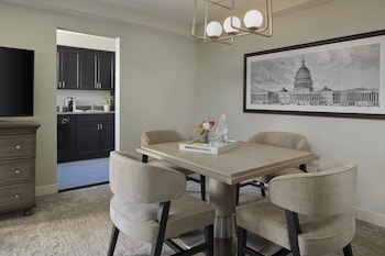 Superior 2 bed Suite with Full Kitchen