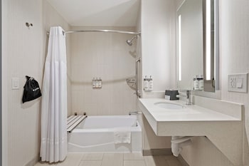 Standard Room, 2 Queen Beds, Accessible Bathtub (Mobil Access)