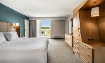 Suite, 1 Bedroom, Pool View