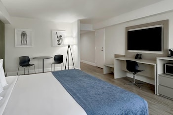 Room, 1 King Bed, Non Smoking, Tower
