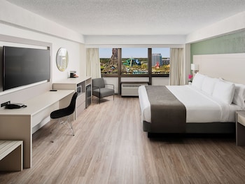Superior Room, 1 King Bed, Non Smoking, Tower