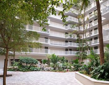 Suite, 1 King Bed, Non Smoking (Palms)