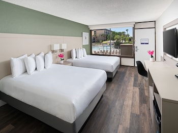 Room, 2 Queen Beds, Mobility Accessible, Non Smoking (Roll-in Shower)