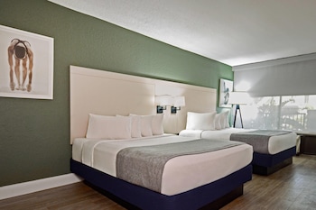 Room, 2 Queen Beds, Non Smoking