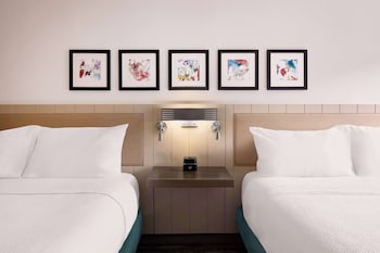Room, 2 Queen Beds, Bathtub (Mobility & Hearing)