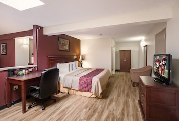 Deluxe Room, 2 Queen Beds, Smoking